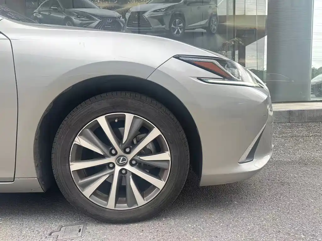 Lexus ES — миниатюра 13