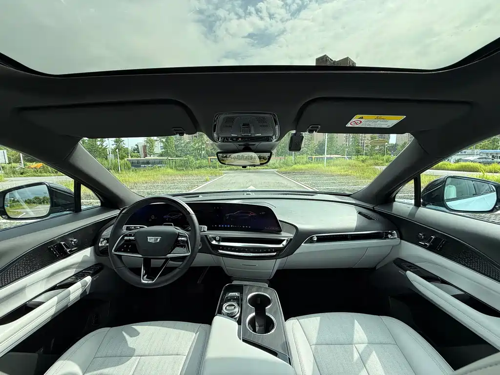 Cadillac Lyriq — миниатюра 7