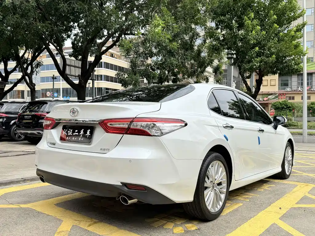 Toyota Camry — миниатюра 5
