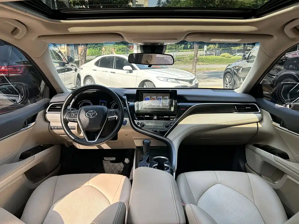 Toyota Camry — миниатюра 11