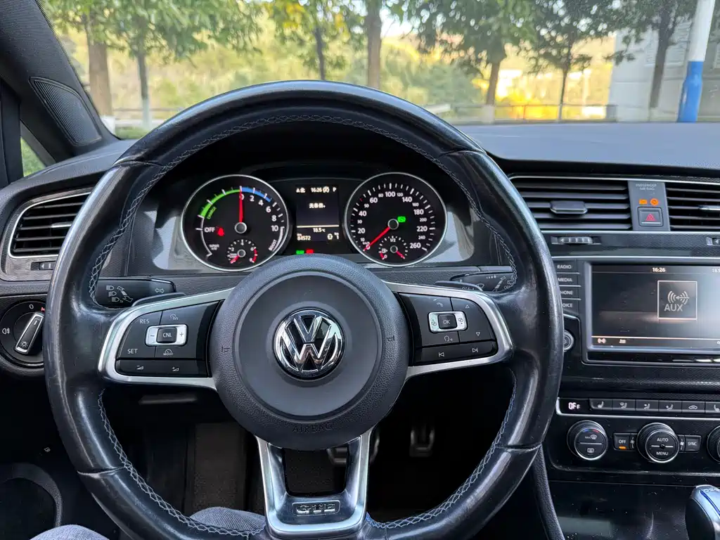 VOLKSWAGEN GOLF NEW ENERGY