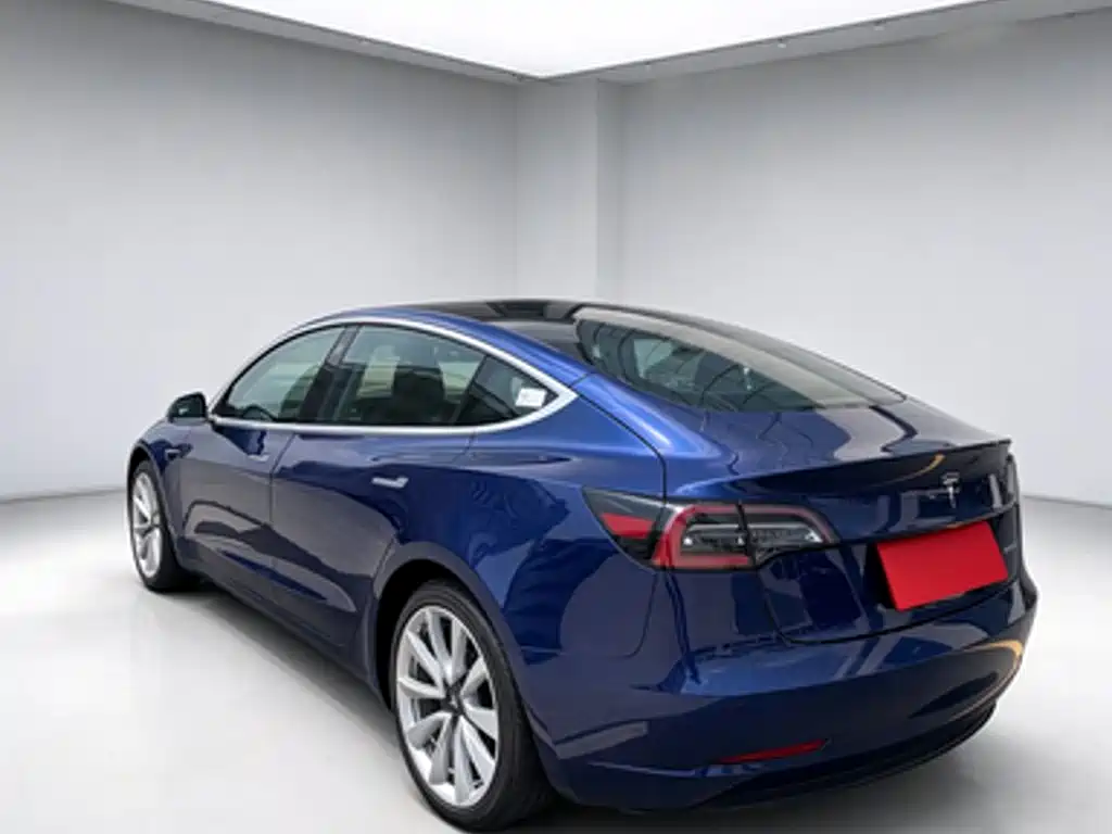 Tesla Model 3 — миниатюра 6