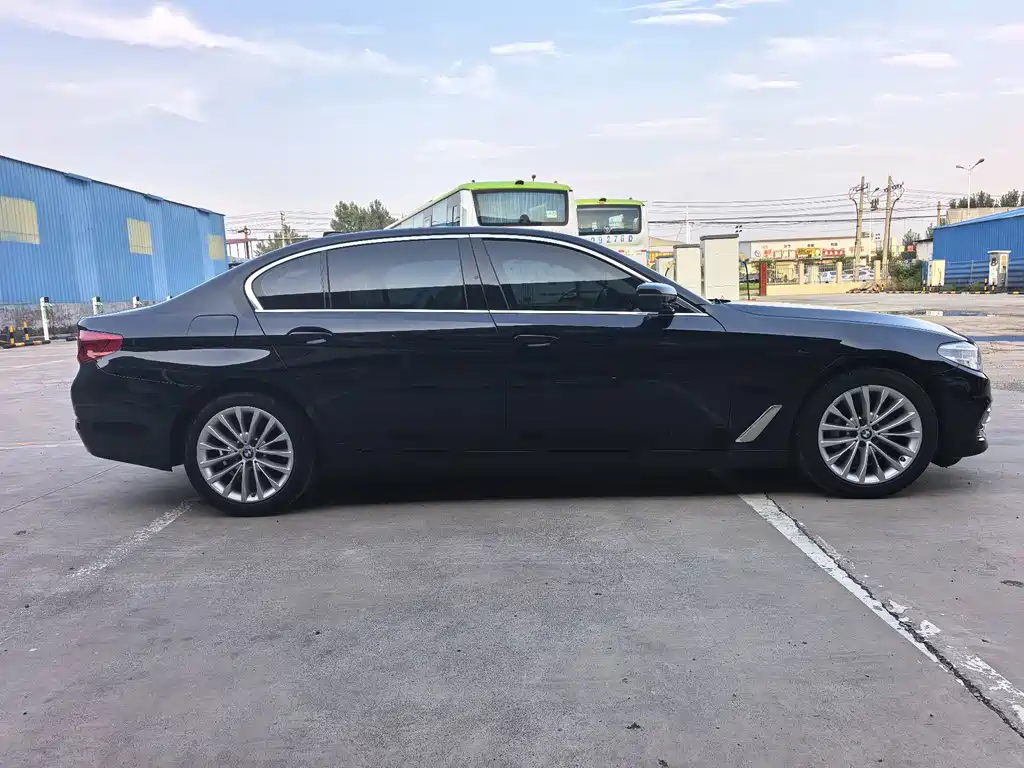BMW 5 Series — миниатюра 3