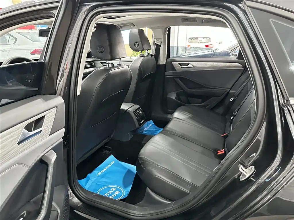 Volkswagen Sagitar — миниатюра 28