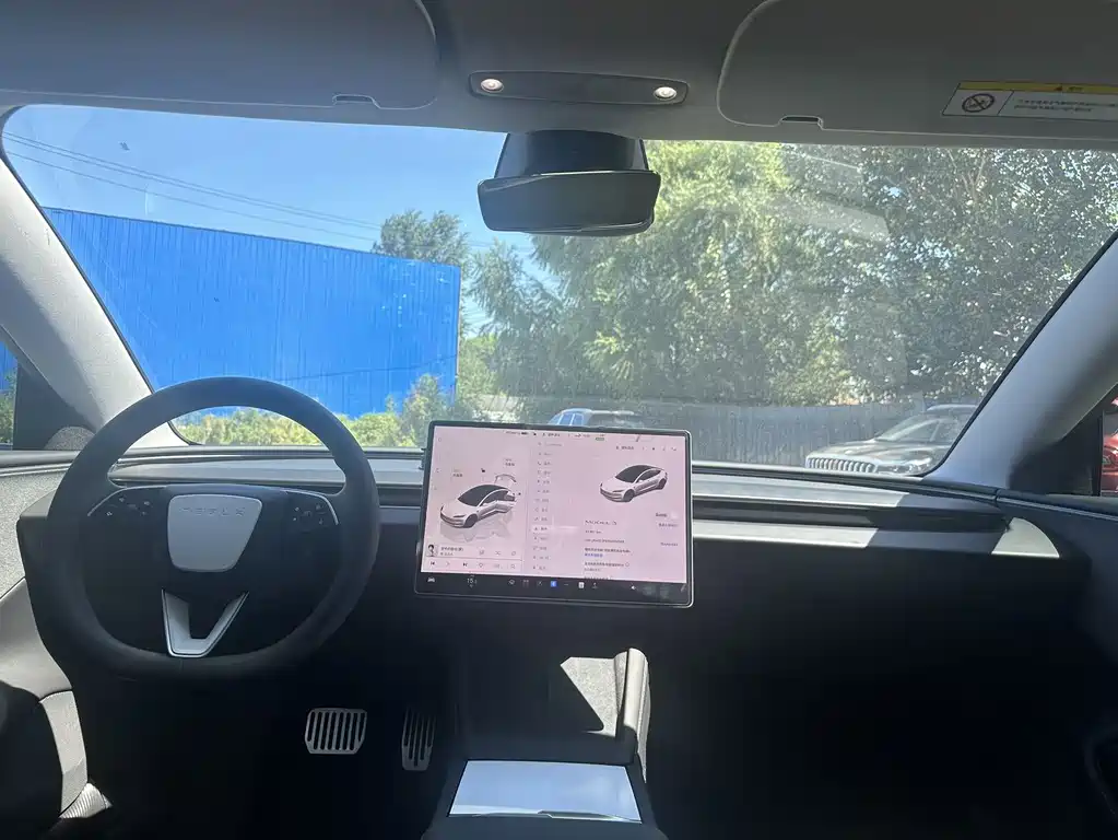 Tesla Model 3 — миниатюра 12