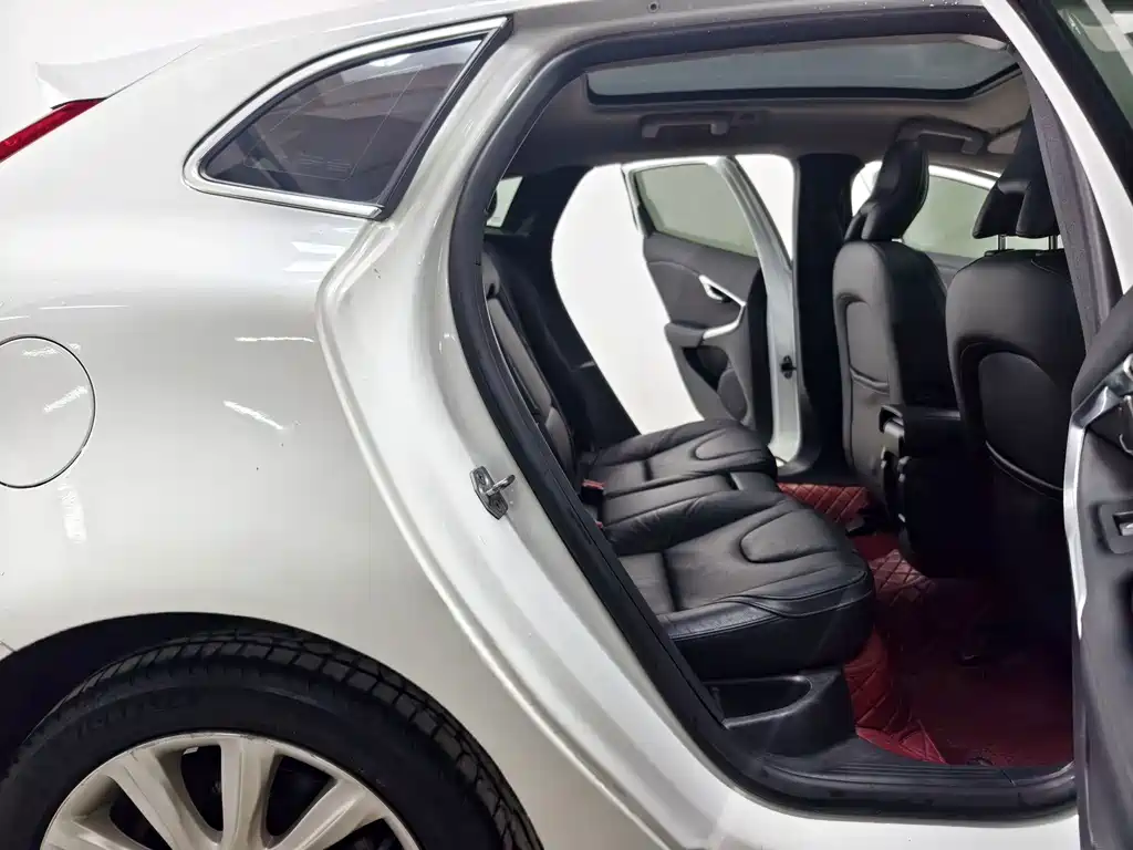 Volvo V40 — миниатюра 16