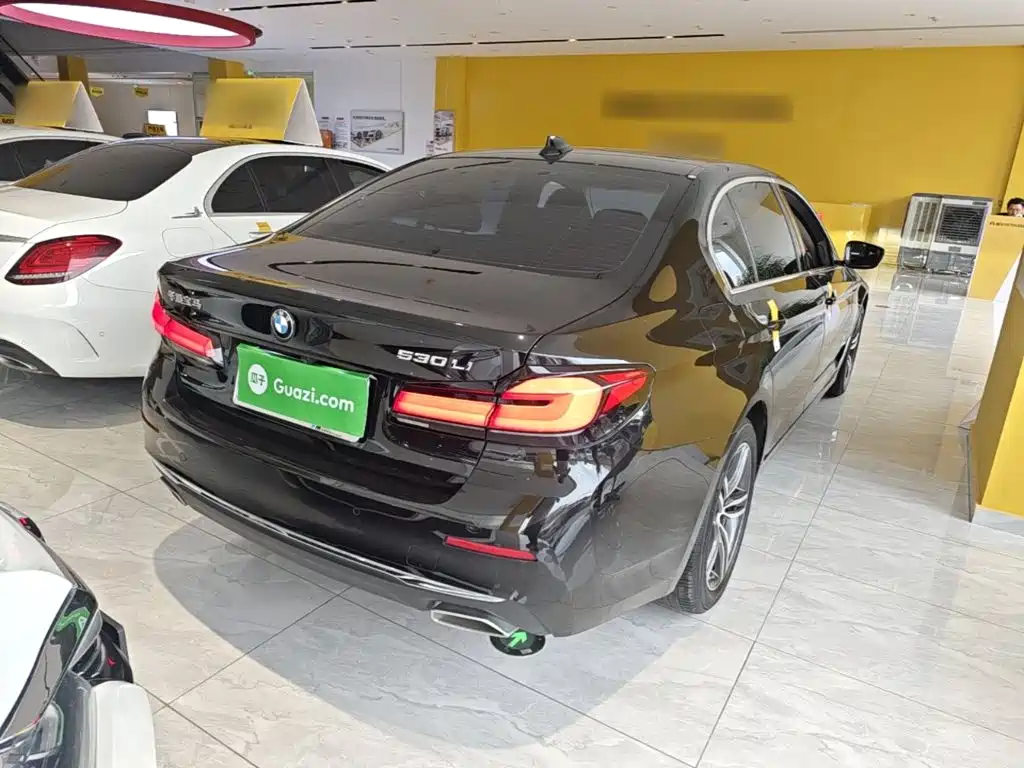BMW 5 Series — миниатюра 7