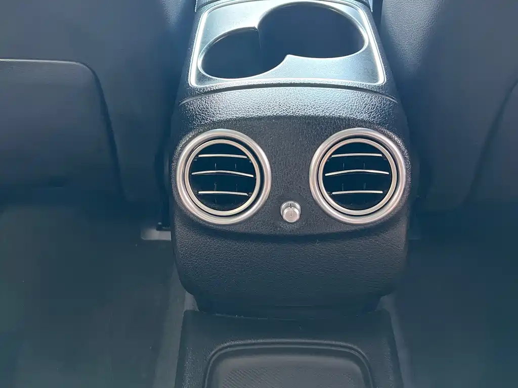Mercedes-Benz E-Class — миниатюра 11