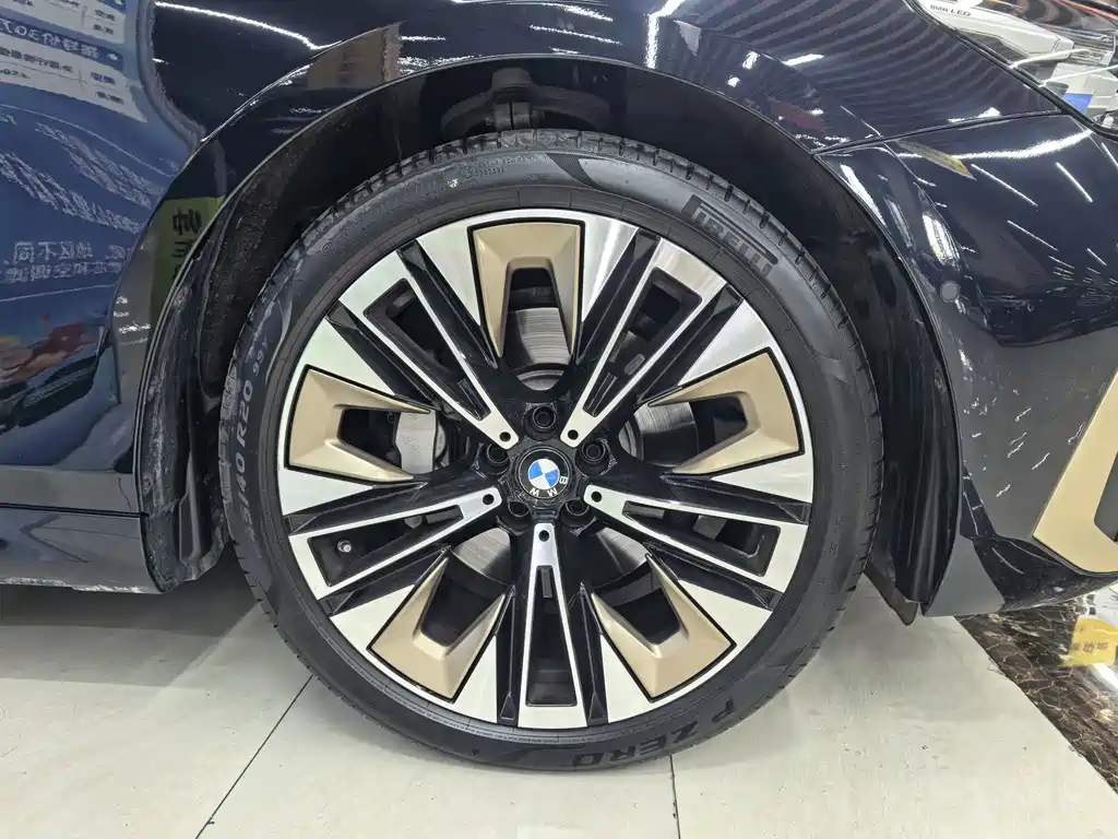BMW 5 Series — миниатюра 15