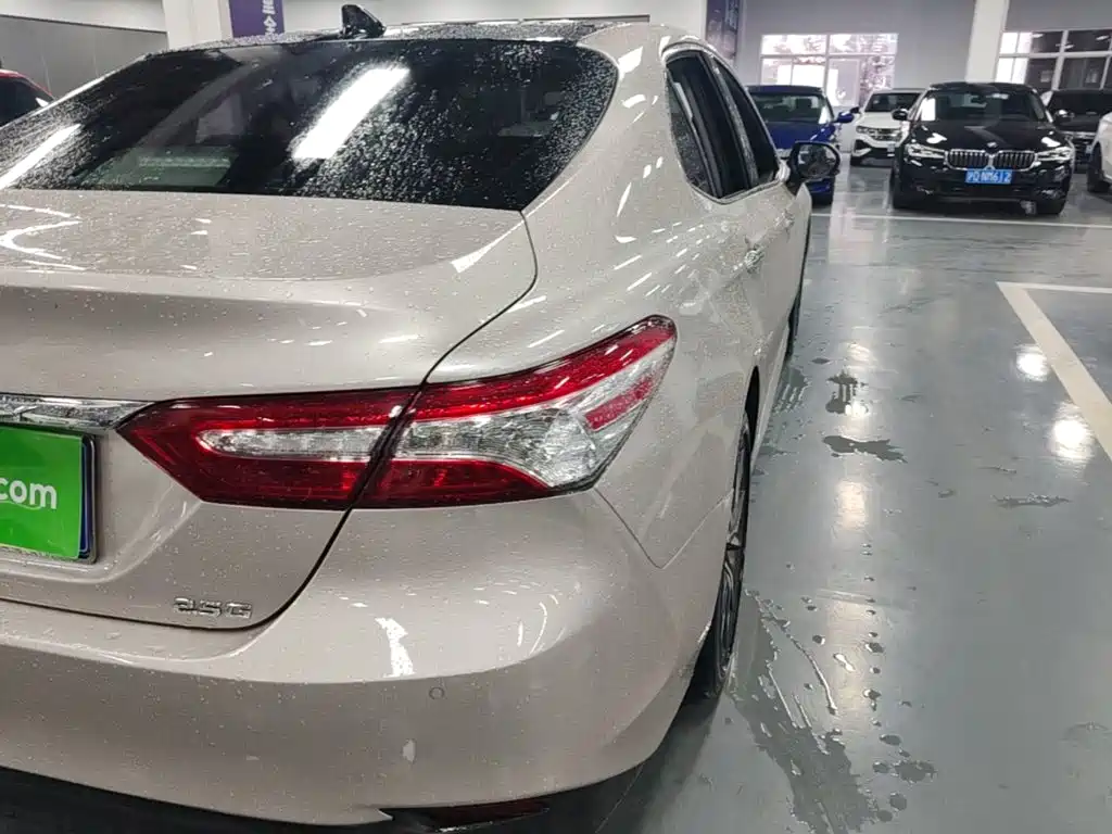 Toyota Camry 2021 2.5G Luxury