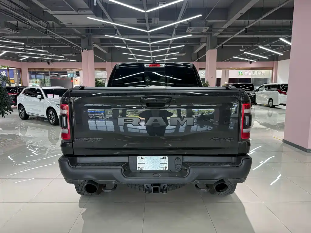 Ram Trucks 2023 6.2T AT