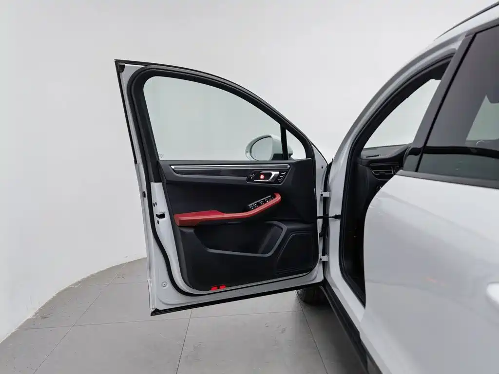 Porsche Macan — миниатюра 8