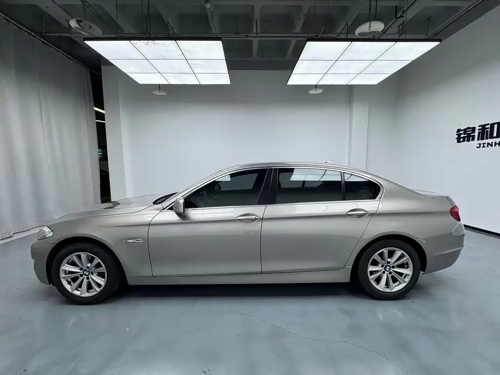 BMW 5 Series — миниатюра 4