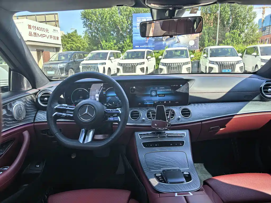 Mercedes-Benz E-Class — миниатюра 6