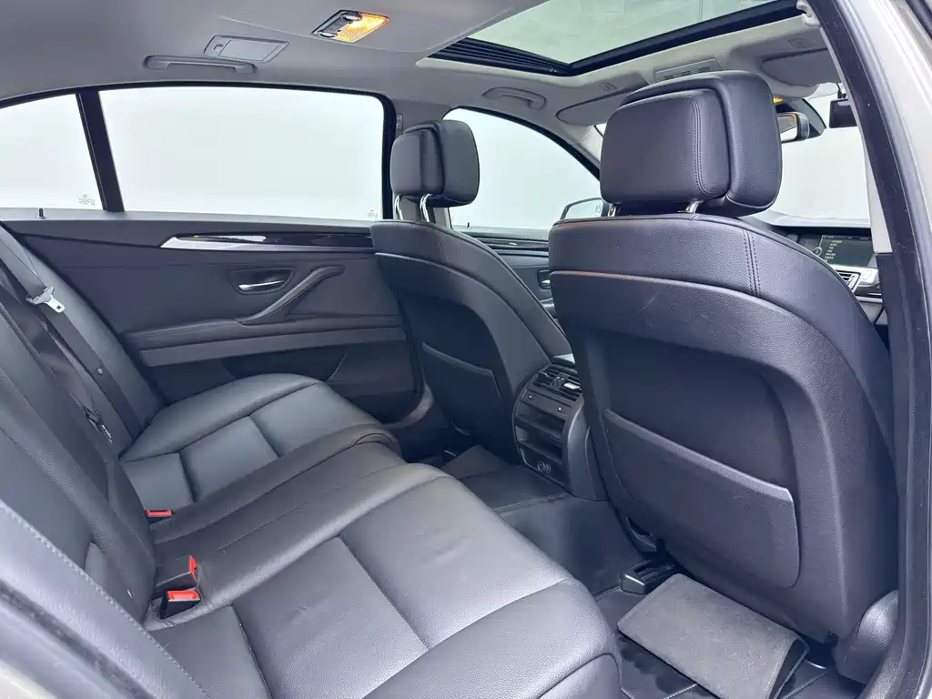 BMW 5 Series — миниатюра 15
