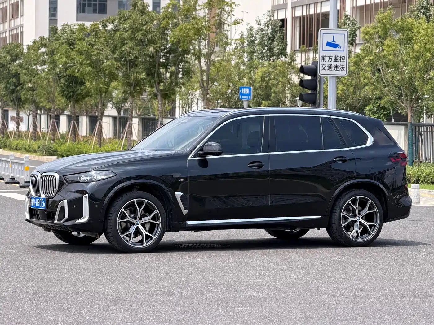 宝马X5 2023款 xDrive 30Li 尊享型M运动套装 2025