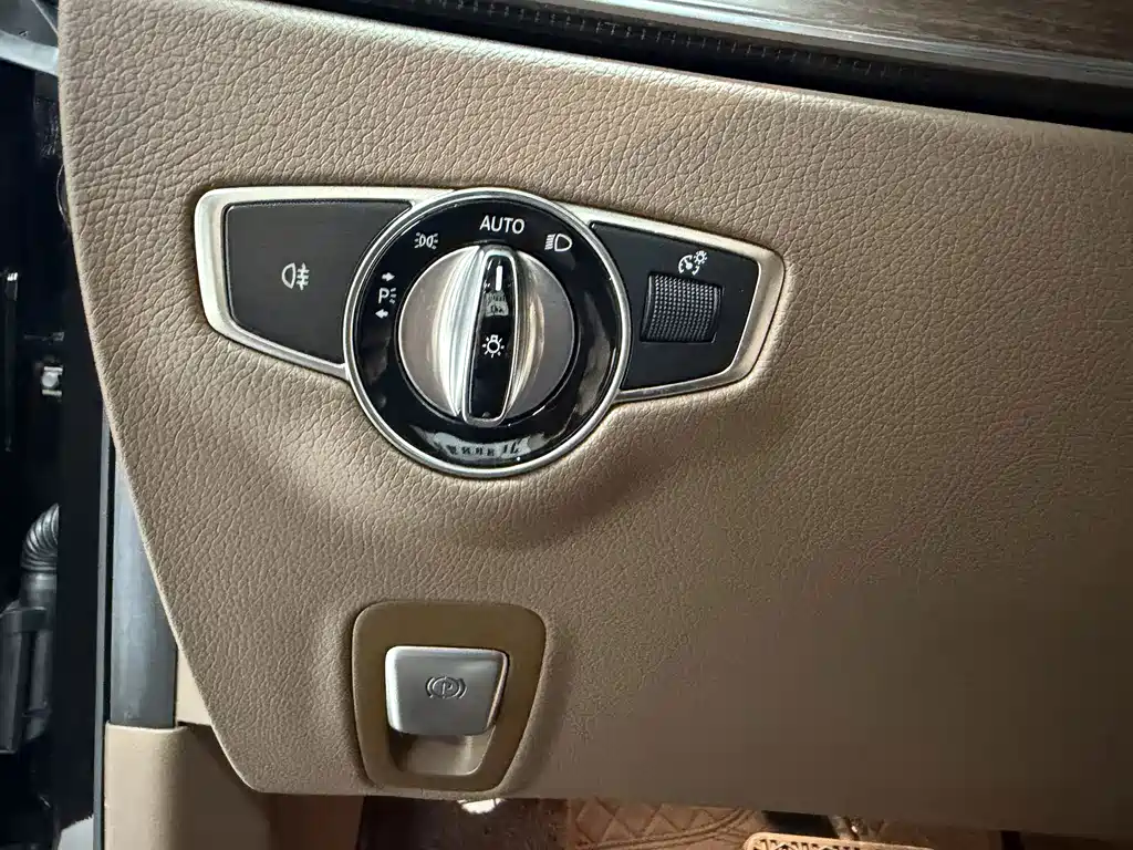 Mercedes-Benz E-Class — миниатюра 16