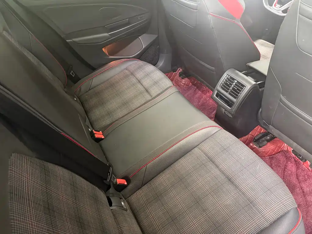 Volkswagen Golf GTI — миниатюра 8