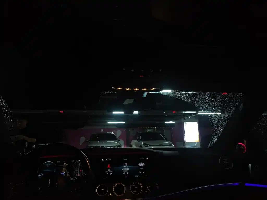 Mercedes-Benz E-Class — миниатюра 19