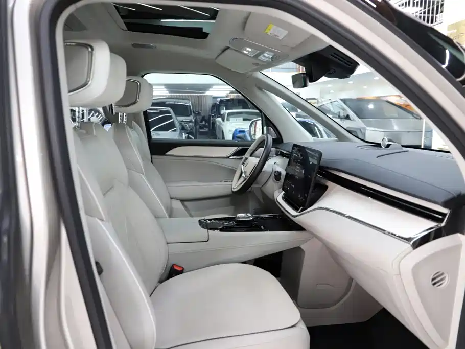 Volvo EM90 — миниатюра 24