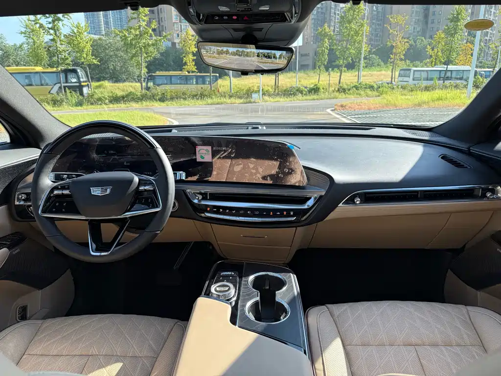 Cadillac Lyriq — миниатюра 12