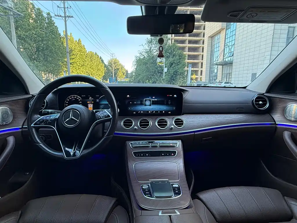 Mercedes-Benz E-Class — миниатюра 10