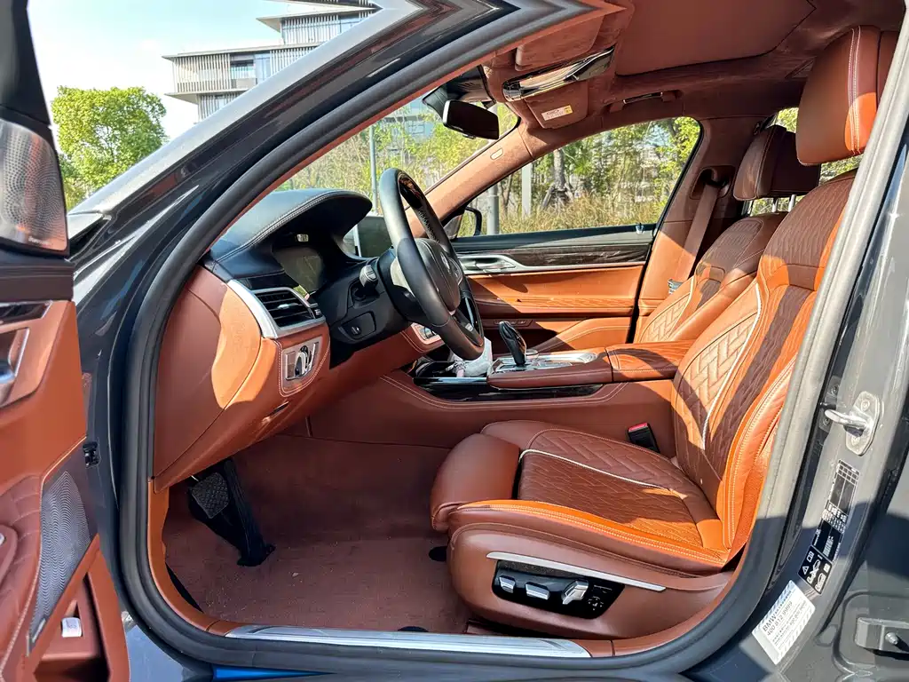 BMW 7 Series — миниатюра 7