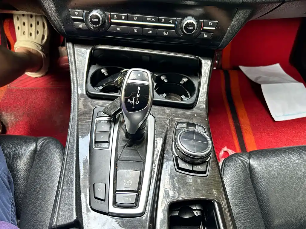 BMW 5 Series — миниатюра 11