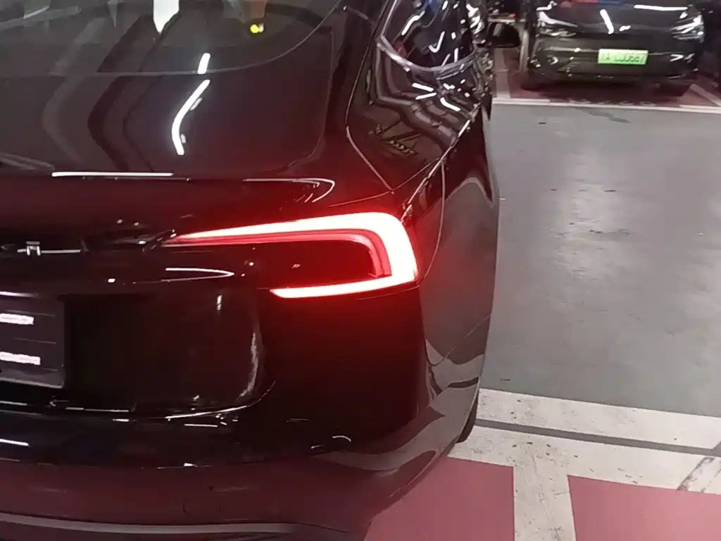 Tesla Model 3 — миниатюра 8