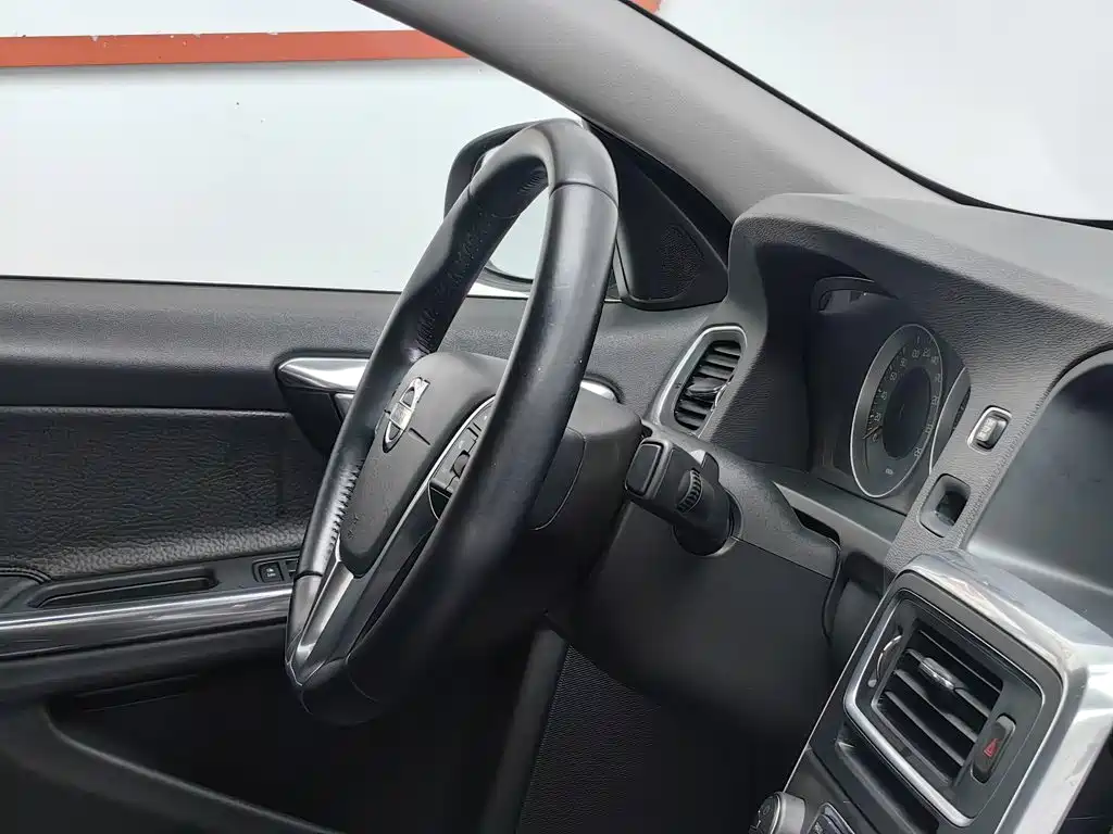 Volvo S60 (Import) — миниатюра 22