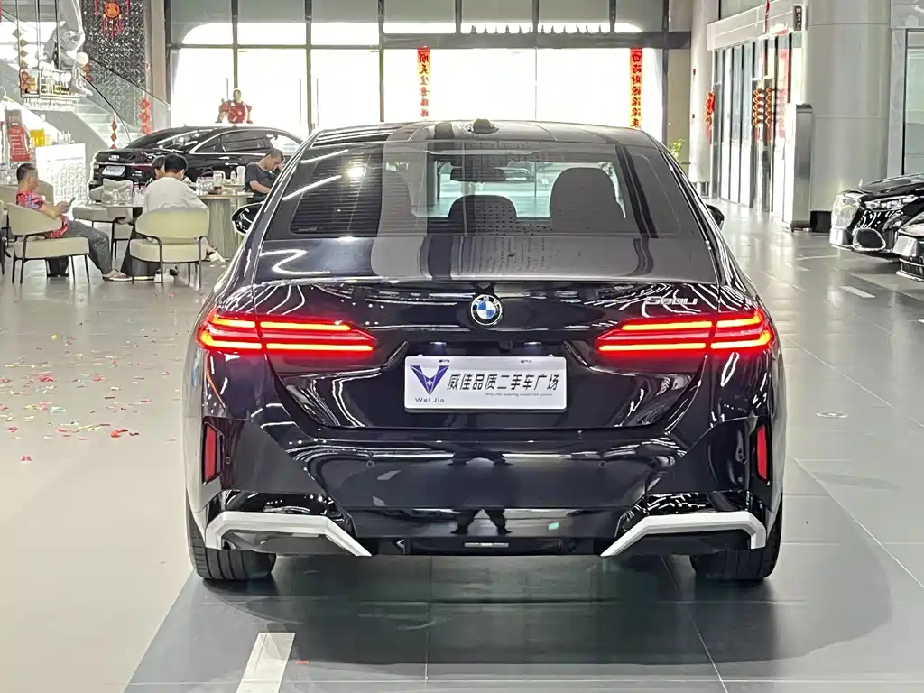 BMW 5 Series — миниатюра 8