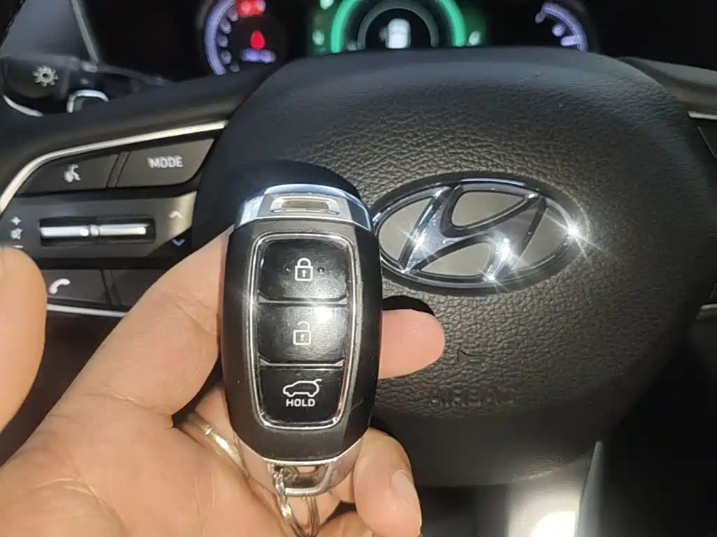 Hyundai Santa Fe — миниатюра 9