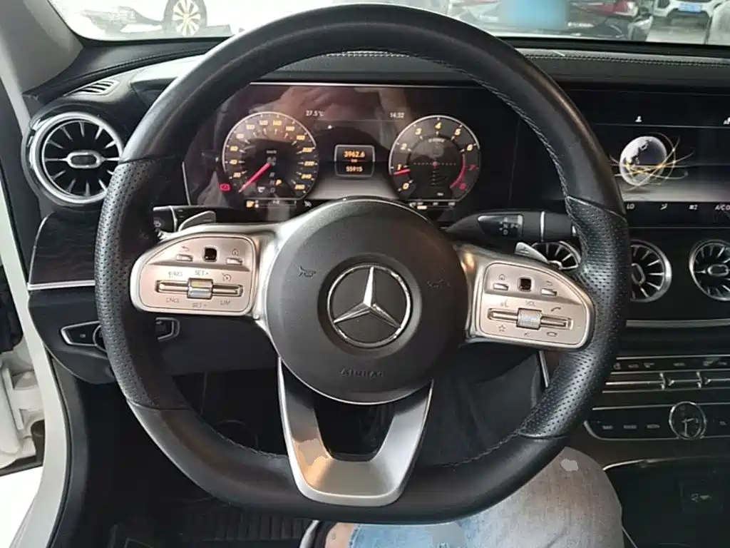 Mercedes-Benz E-Class — миниатюра 11