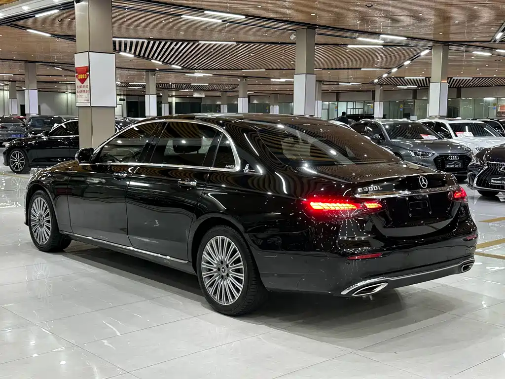 Mercedes-Benz E-Class — миниатюра 6