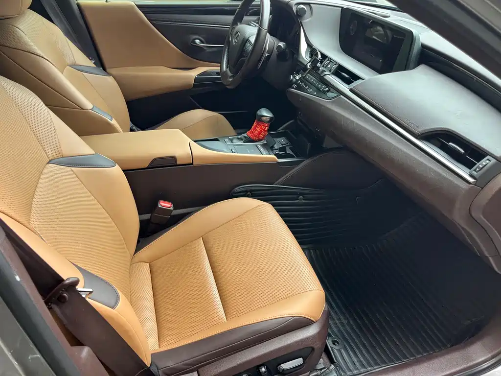 Lexus ES — миниатюра 11