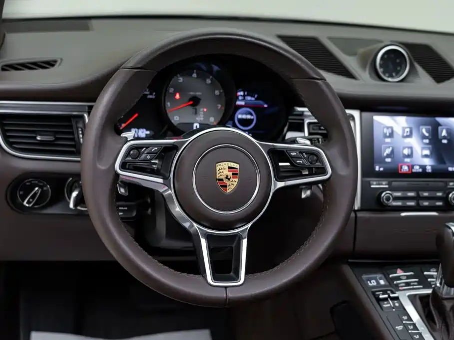 Porsche Macan — миниатюра 14