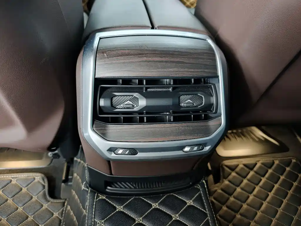 BMW 7 Series — миниатюра 12