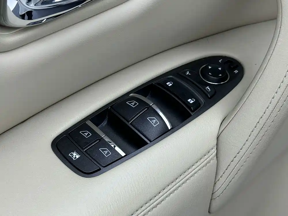 Nissan Patrol — миниатюра 24