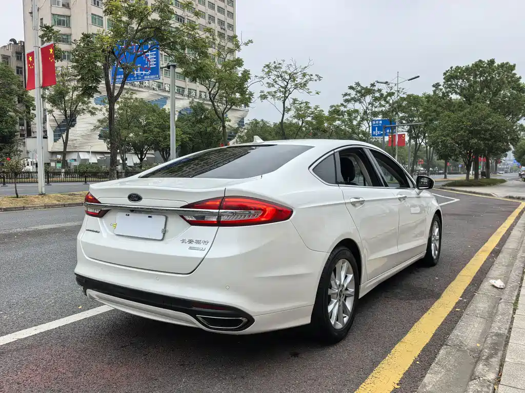 Ford Mondeo — миниатюра 17