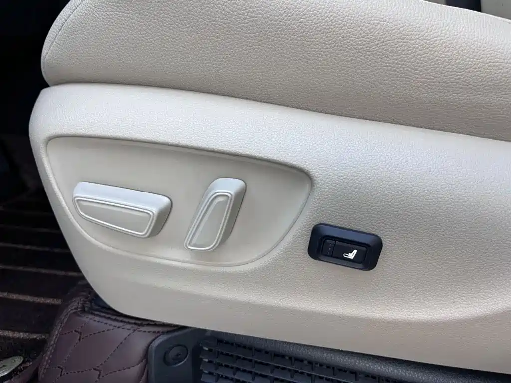 Toyota Granvia — миниатюра 15