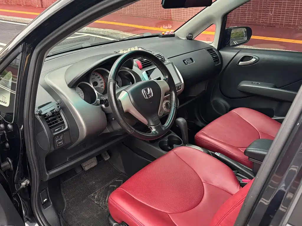 Honda Fit — миниатюра 9