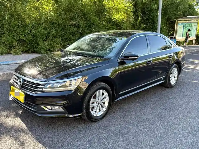 VOLKSWAGEN PASSAT 2017