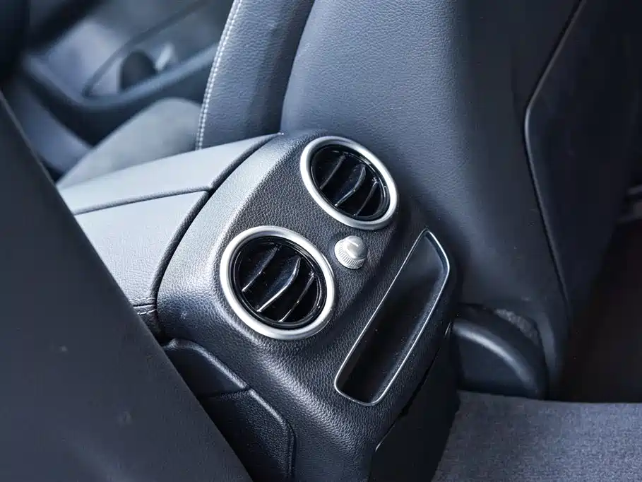 Mercedes-Benz C-Class — миниатюра 14