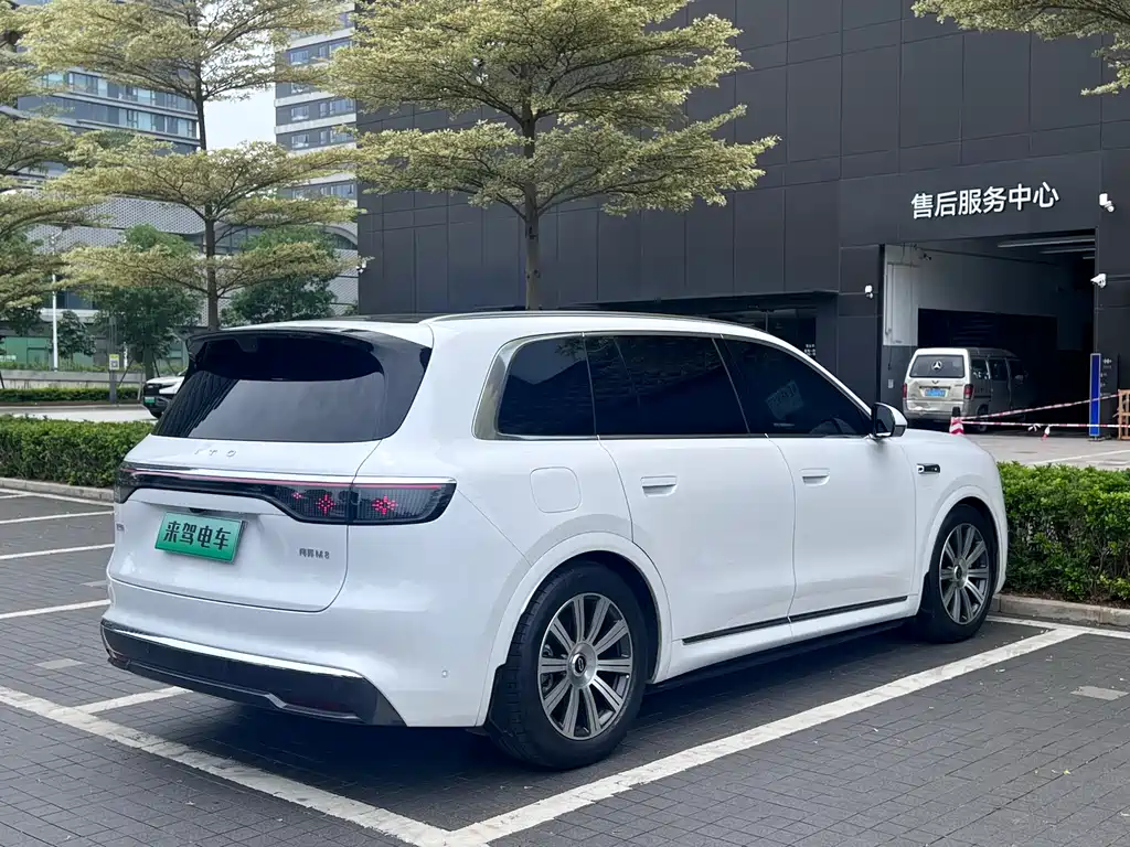 Aito M8 2025 Max+ 53.4kWh 5 мест (192 ）