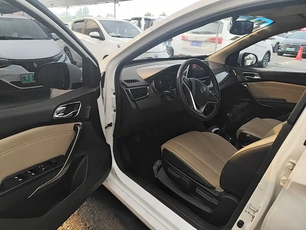 Baojun 310W — миниатюра 16