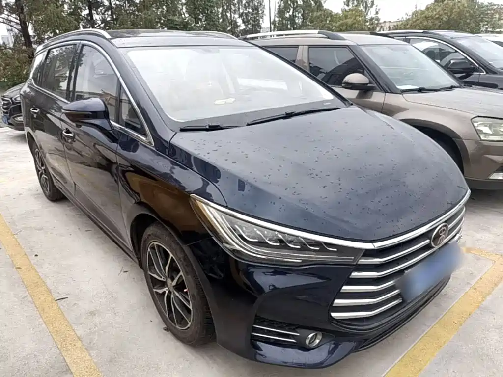 BYD MAX — миниатюра 4
