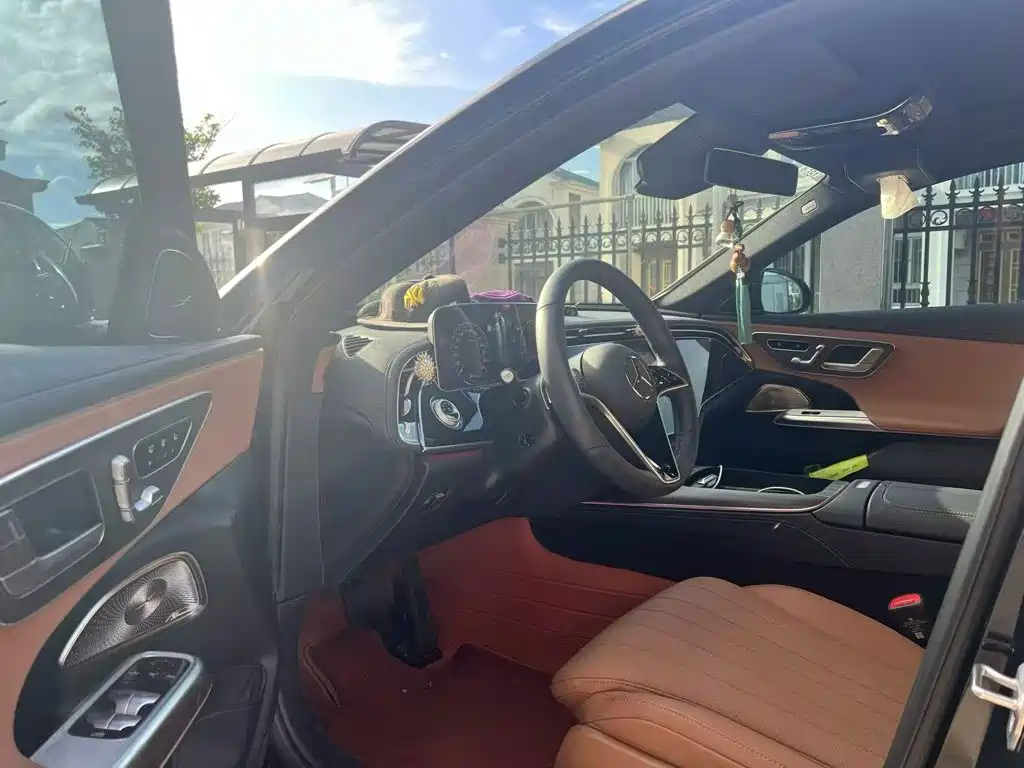 Mercedes-Benz E-Class — миниатюра 9