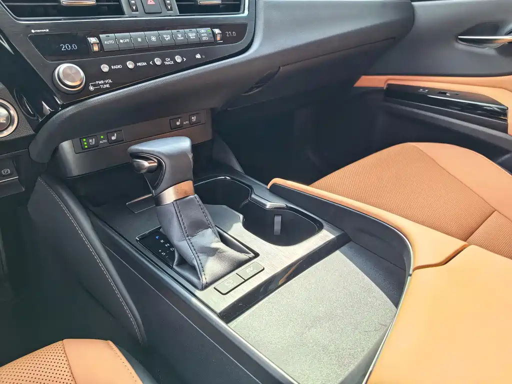 Lexus ES — миниатюра 21