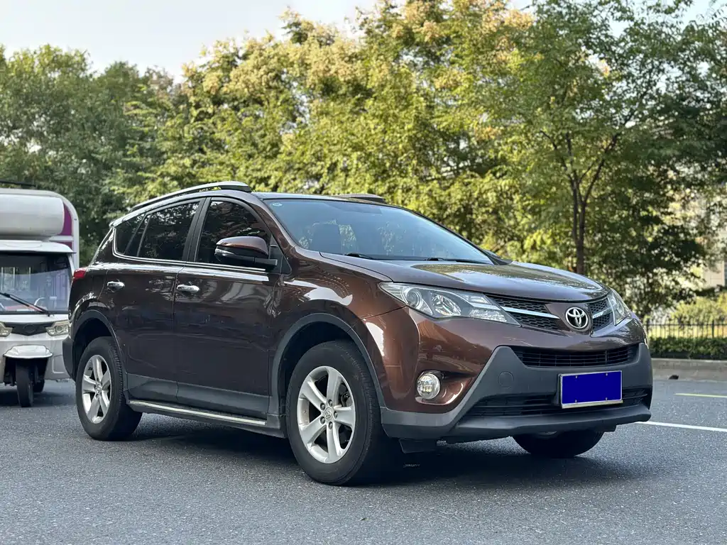 Toyota RAV4 — миниатюра 3