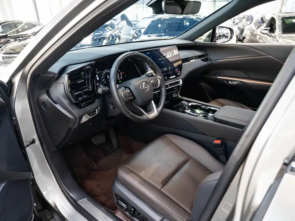 Lexus RX — миниатюра 9